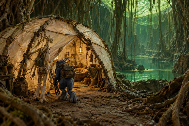 A tall pale branch-bodied explorer holds a translucent shelter flap for a shorter indigo companion carrying a folded tripod. Warm resting nests overlook an emerald pool beneath hanging roots.
