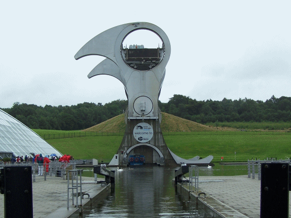 Time-lapse of the Falkirk Wheel rotating its water-filled gondolas