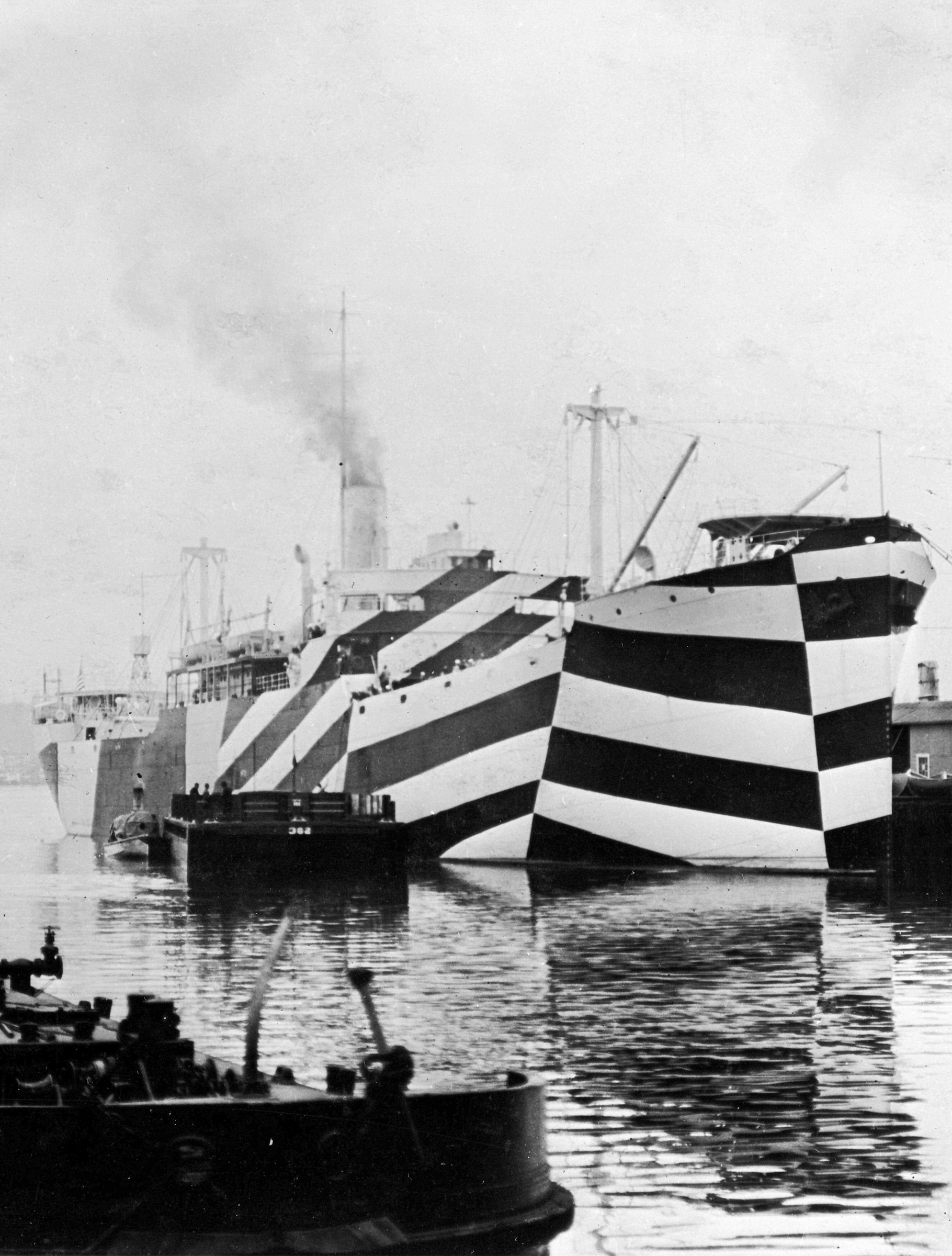 USS West Mahomet in dazzle camouflage, viewed toward its bow in 1918